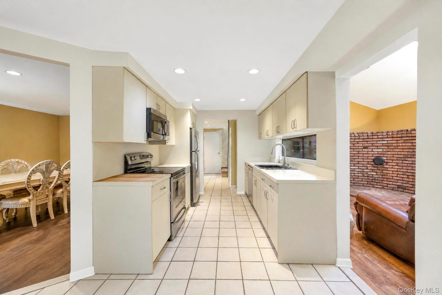 25 Hewes Street – For Rent photo 18