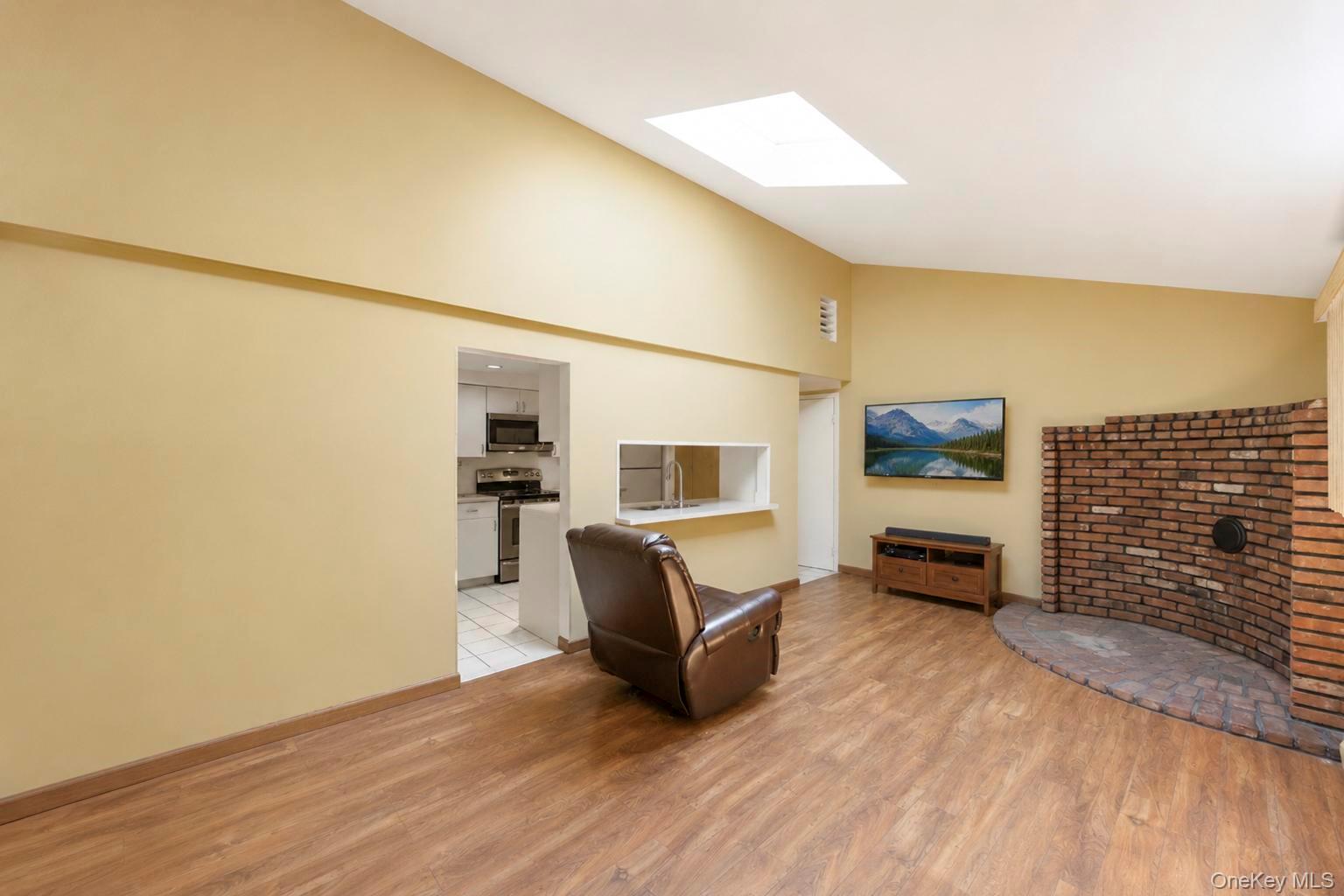 25 Hewes Street – For Rent photo 11