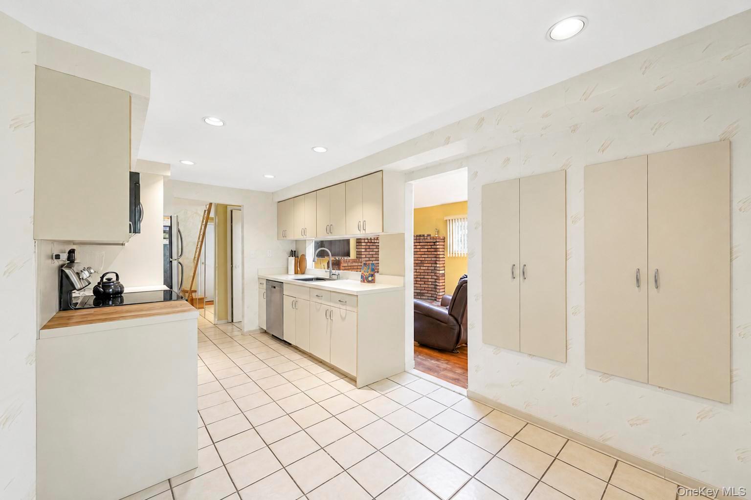 25 Hewes Street – For Rent photo 16