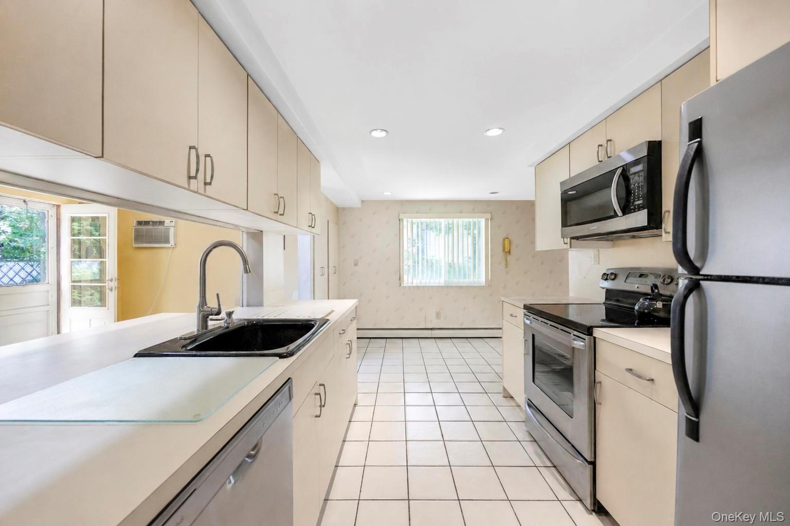 25 Hewes Street – For Rent photo 15