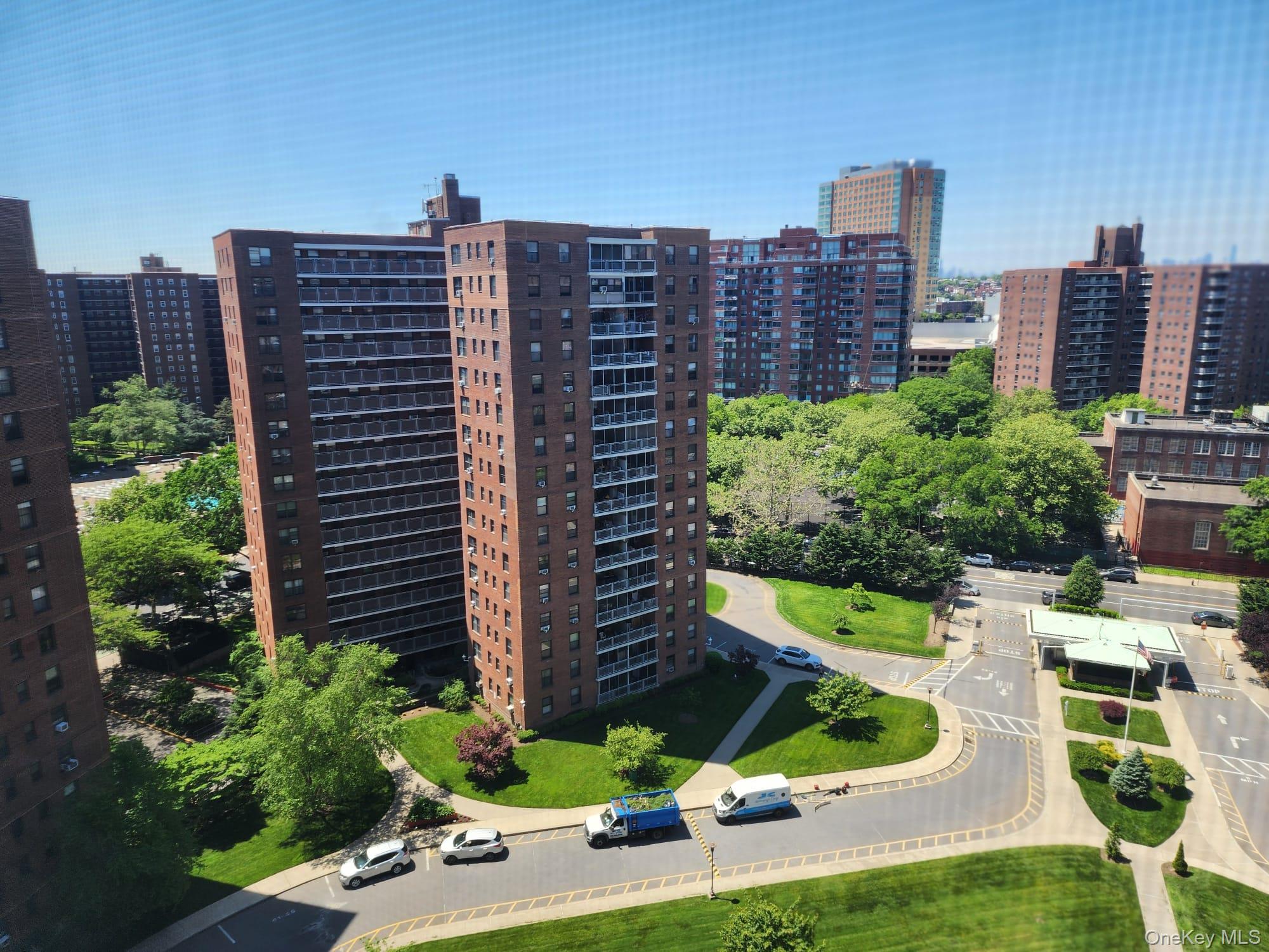 61-25 98th Streets, Unit 17E photo 2