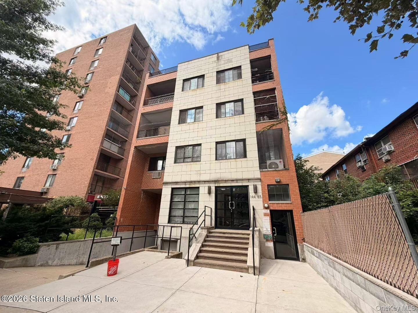 144-85 Roosevelt Avenue, Unit 3e