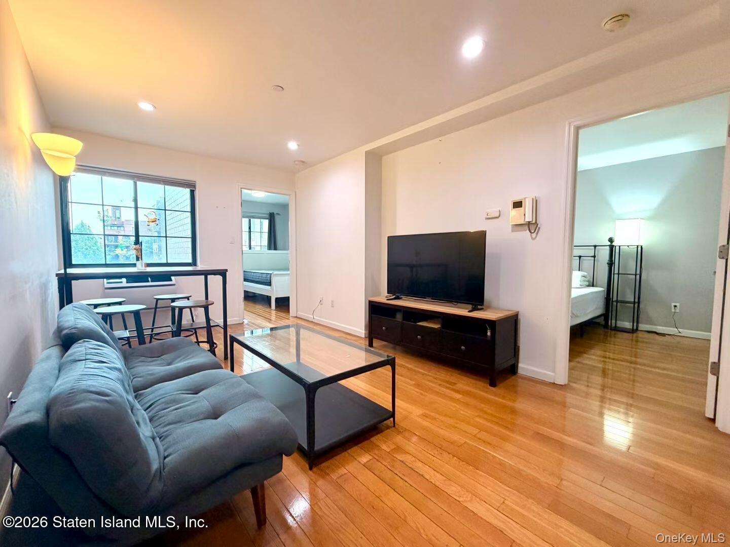 144-85 Roosevelt Avenue, Unit 3e photo 9