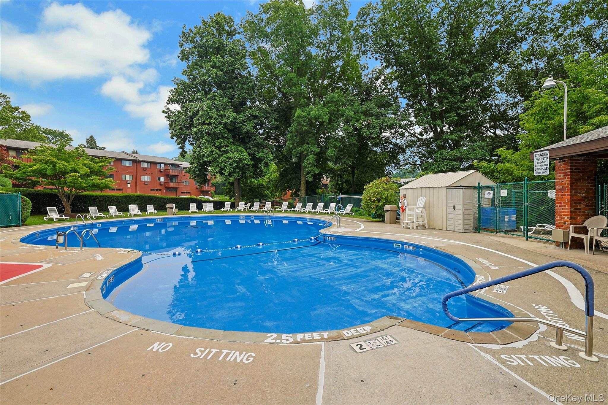 5 Coachlight Square – For Sale photo 15