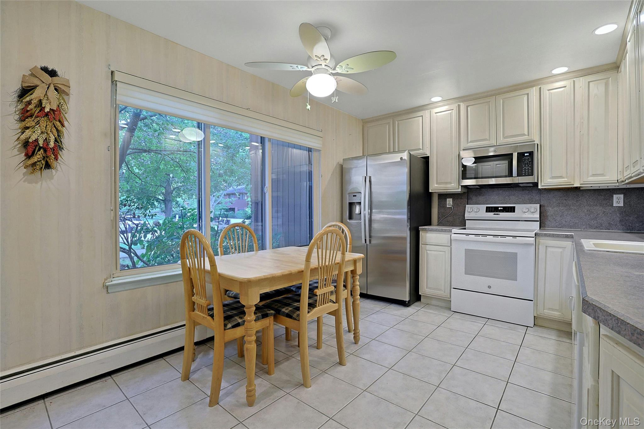 5 Coachlight Square – For Sale photo 5