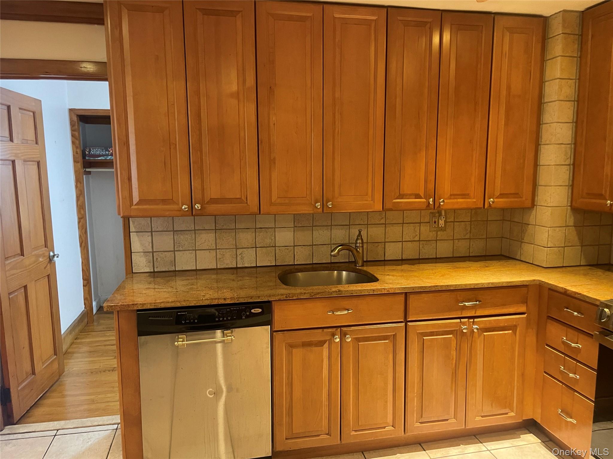 16 Taxter Road – For Rent photo 13