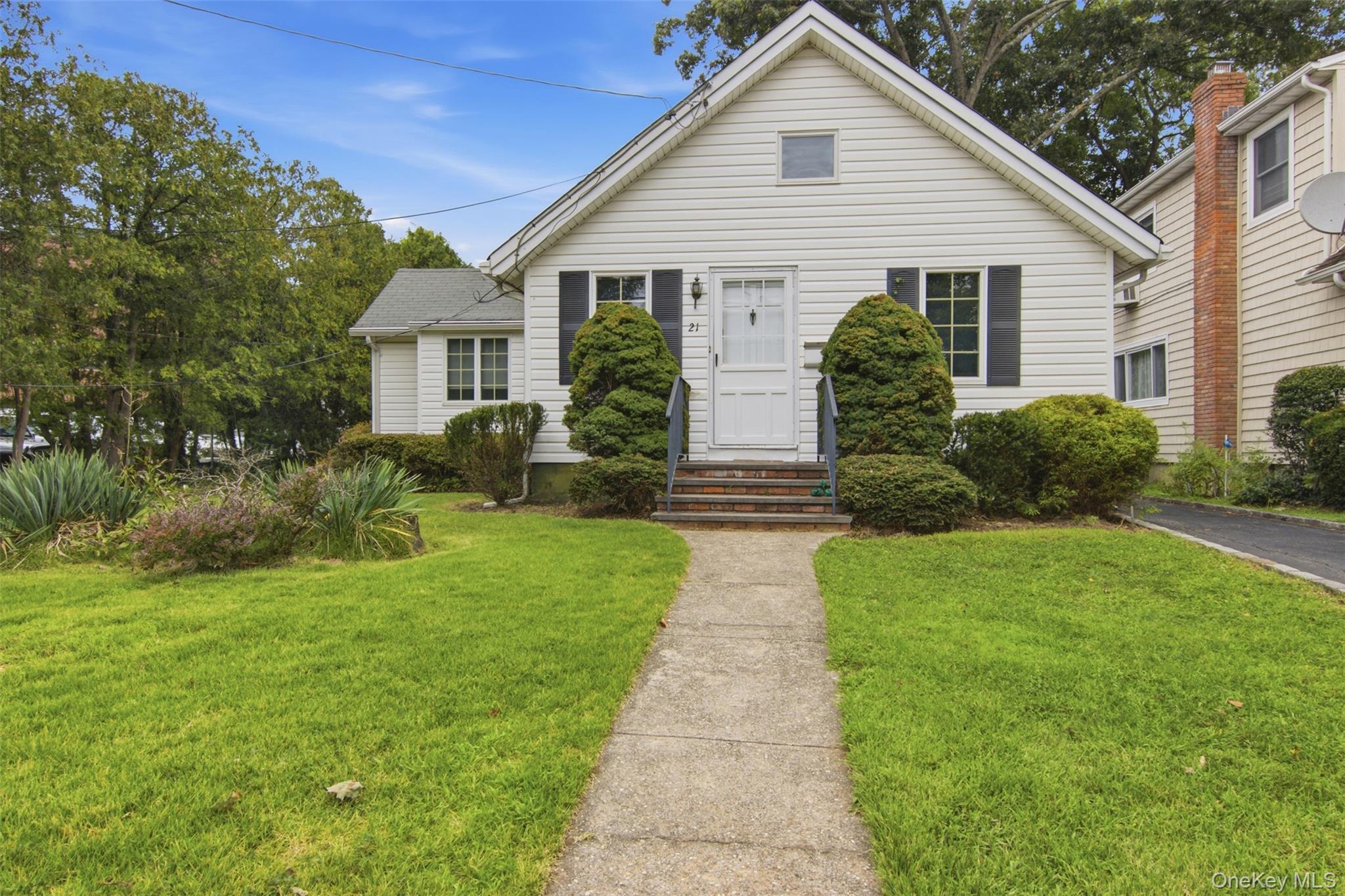 21 Sherrard Street – For Rent