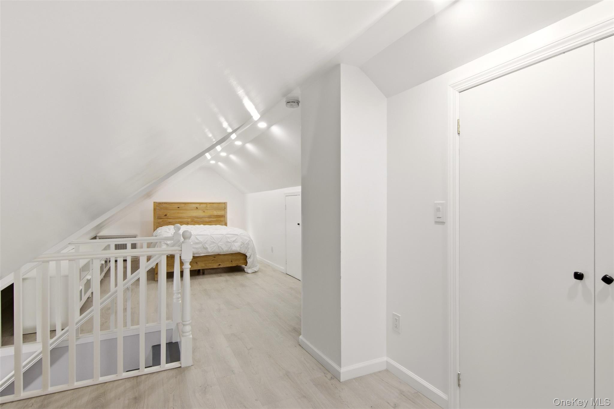 21 Sherrard Street – For Rent photo 11