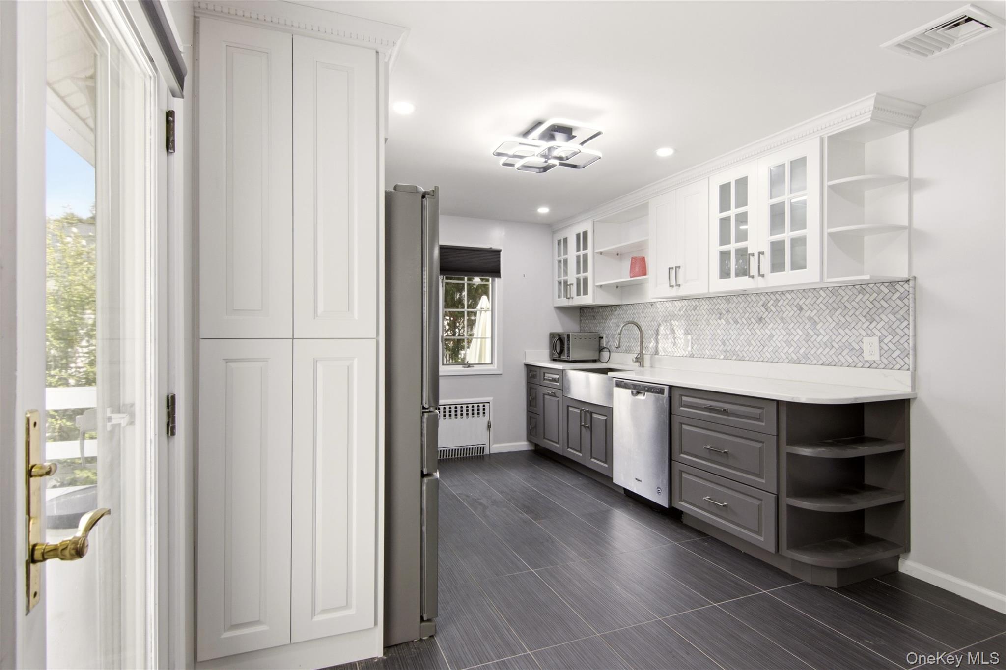 21 Sherrard Street – For Rent photo 5