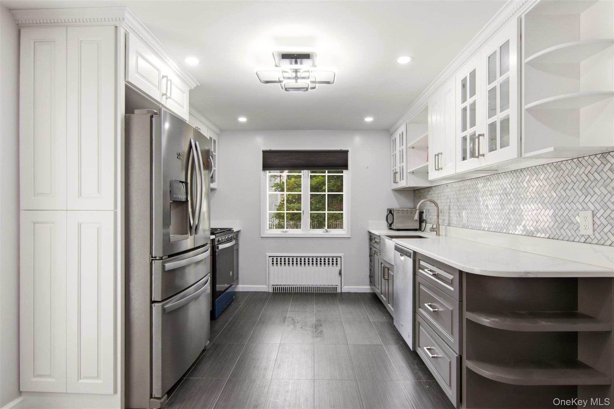 21 Sherrard Street – For Rent photo 4