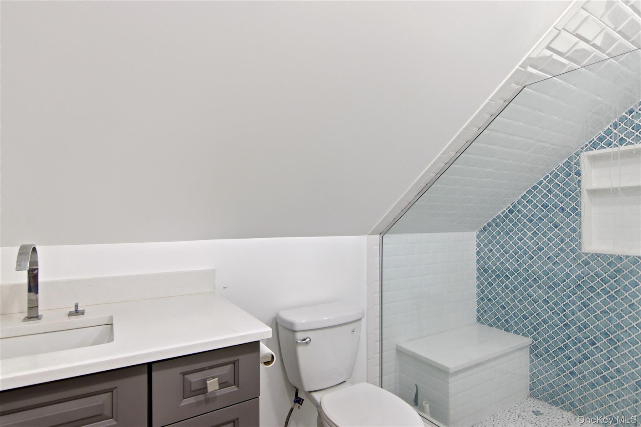 21 Sherrard Street – For Rent photo 12