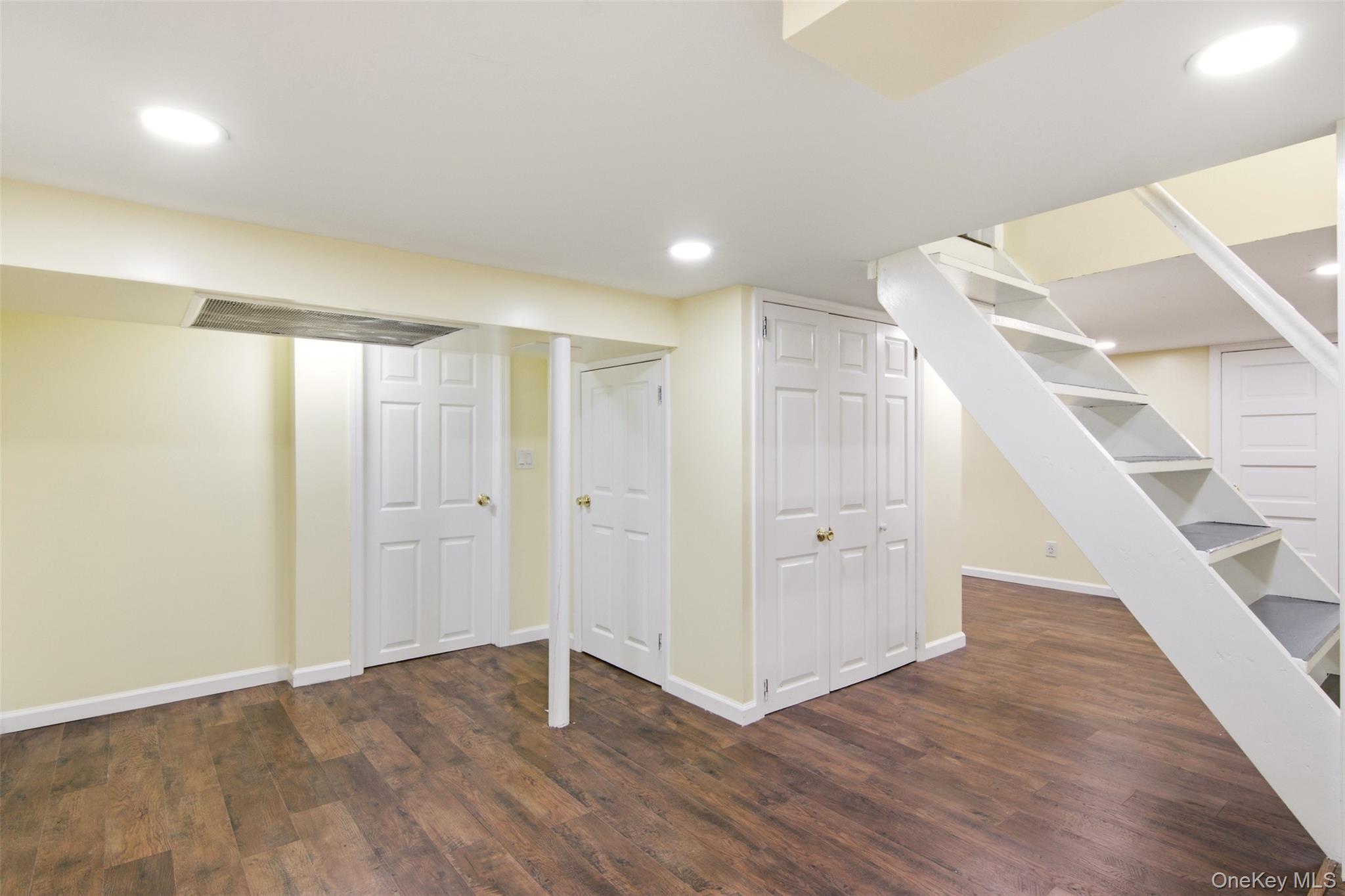 21 Sherrard Street – For Rent photo 13