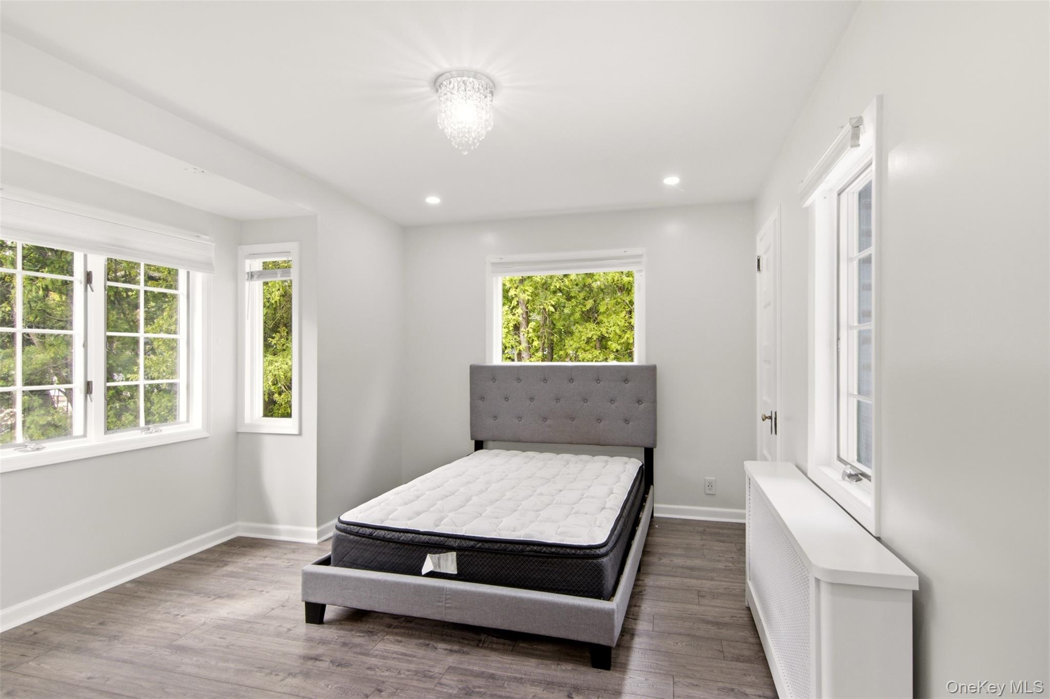 21 Sherrard Street – For Rent photo 6