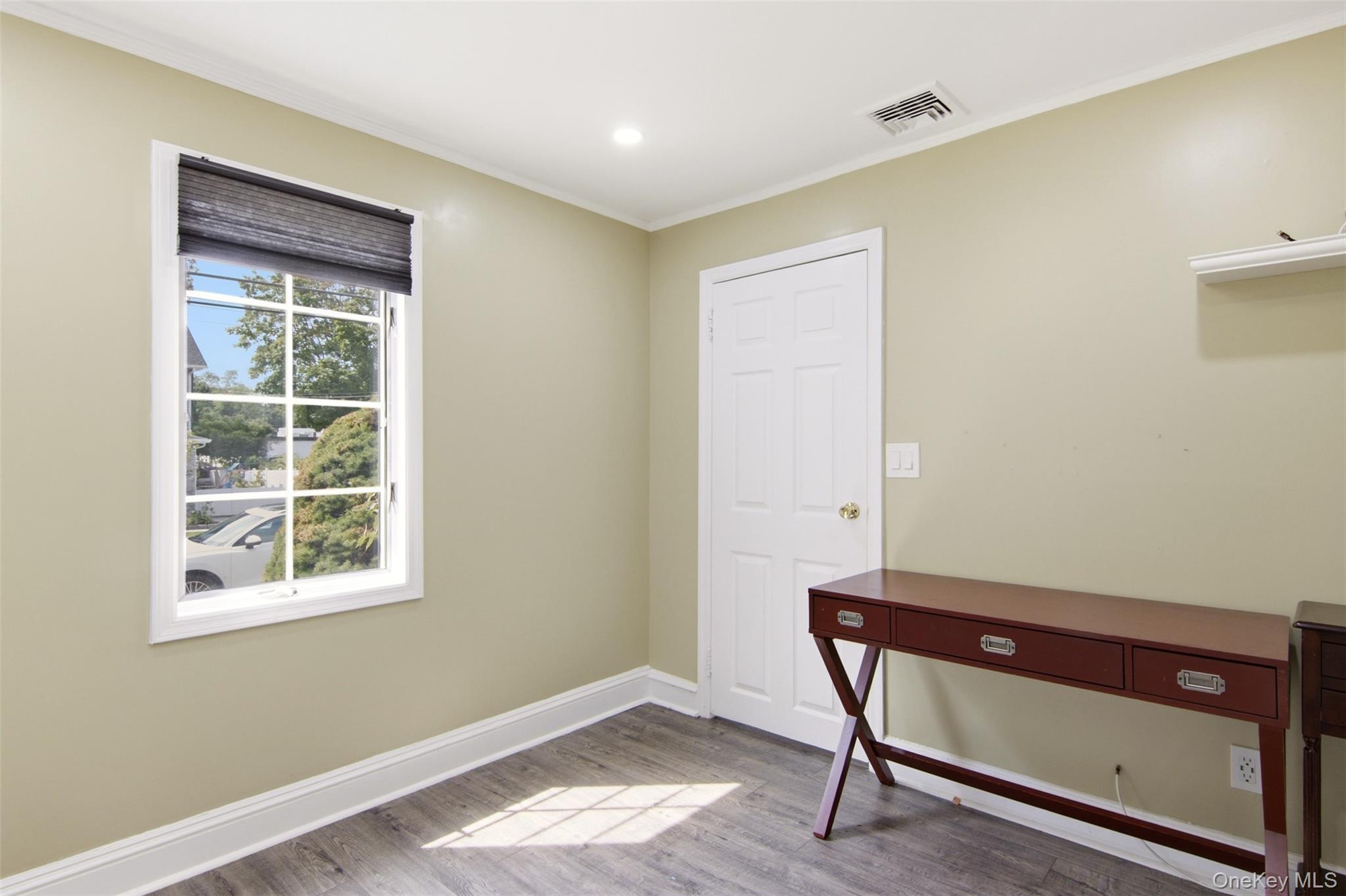 21 Sherrard Street – For Rent photo 9