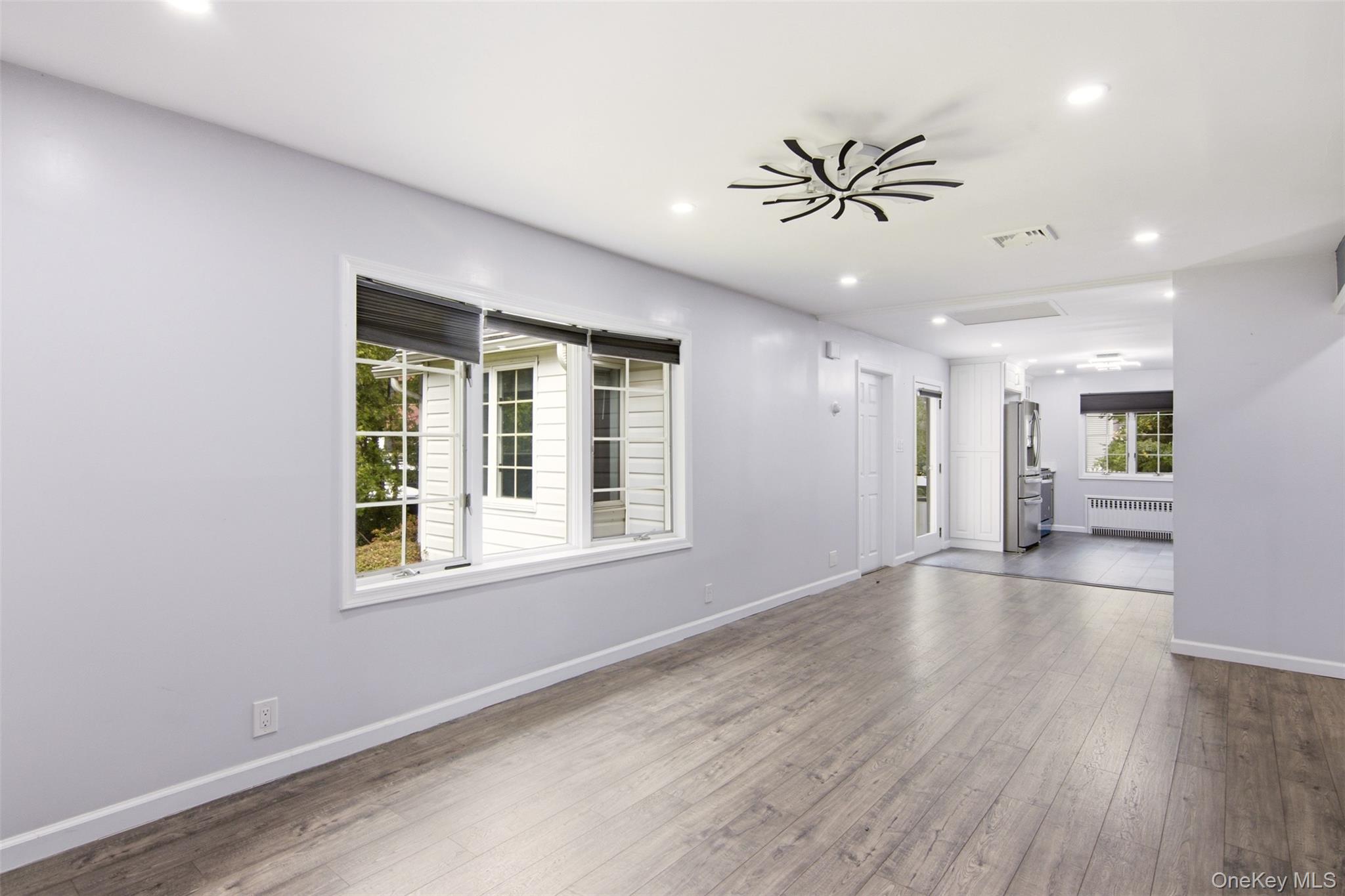 21 Sherrard Street – For Rent photo 2