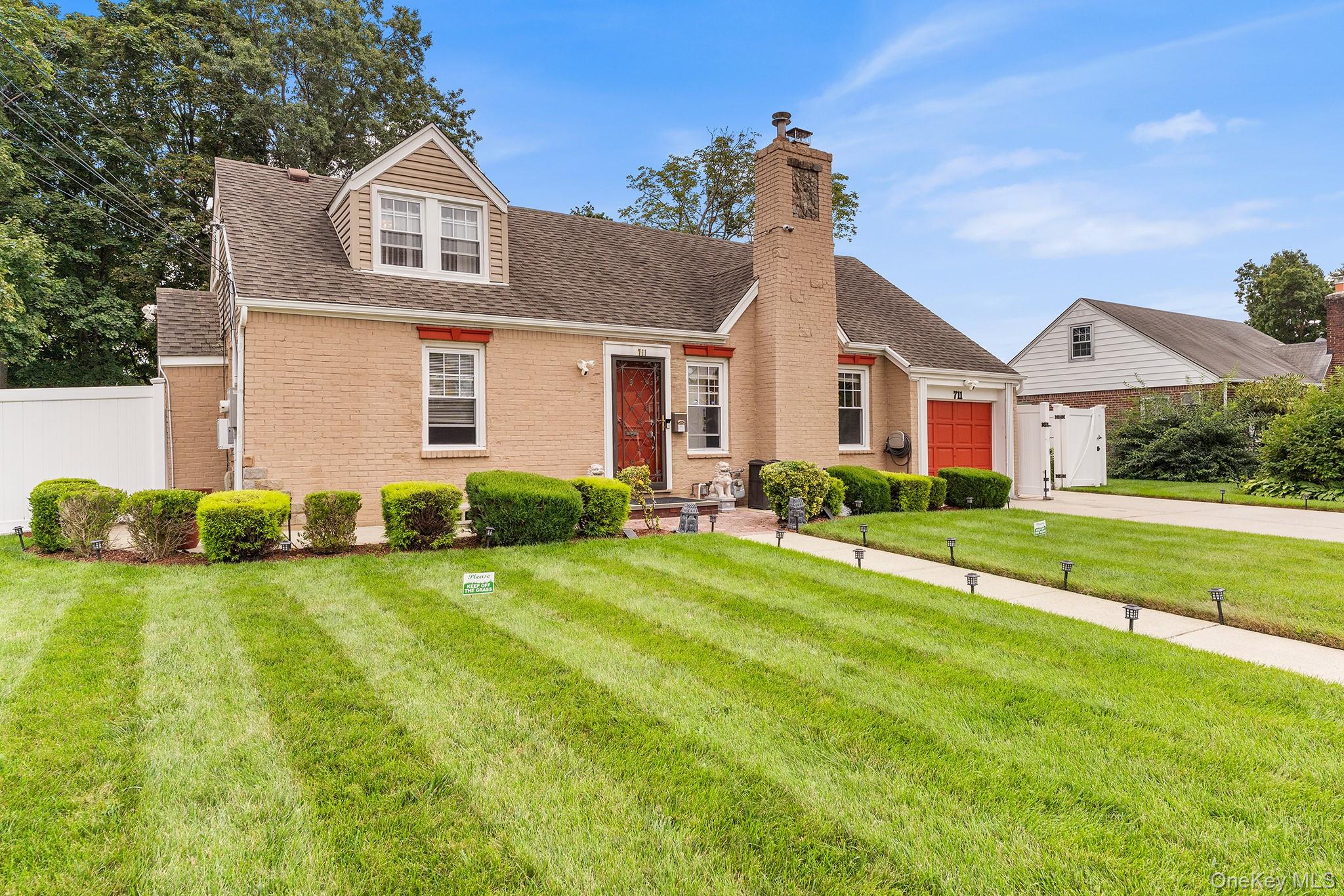 711 Charter Court – For Sale photo 2
