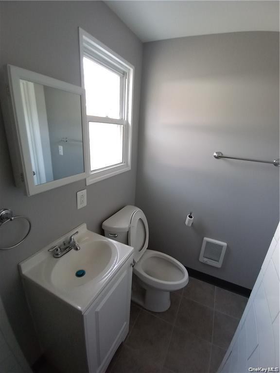 11 – 15 W Main Street, Unit 13 photo 16