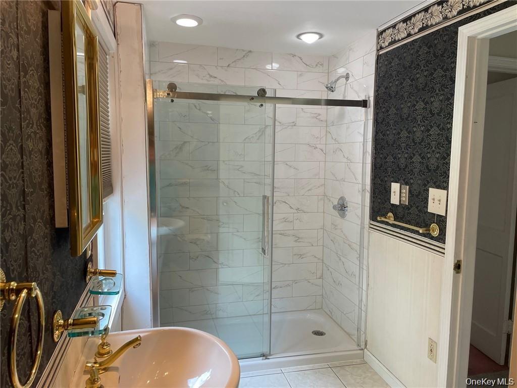 17 Kinderhook Drive – For Rent photo 11