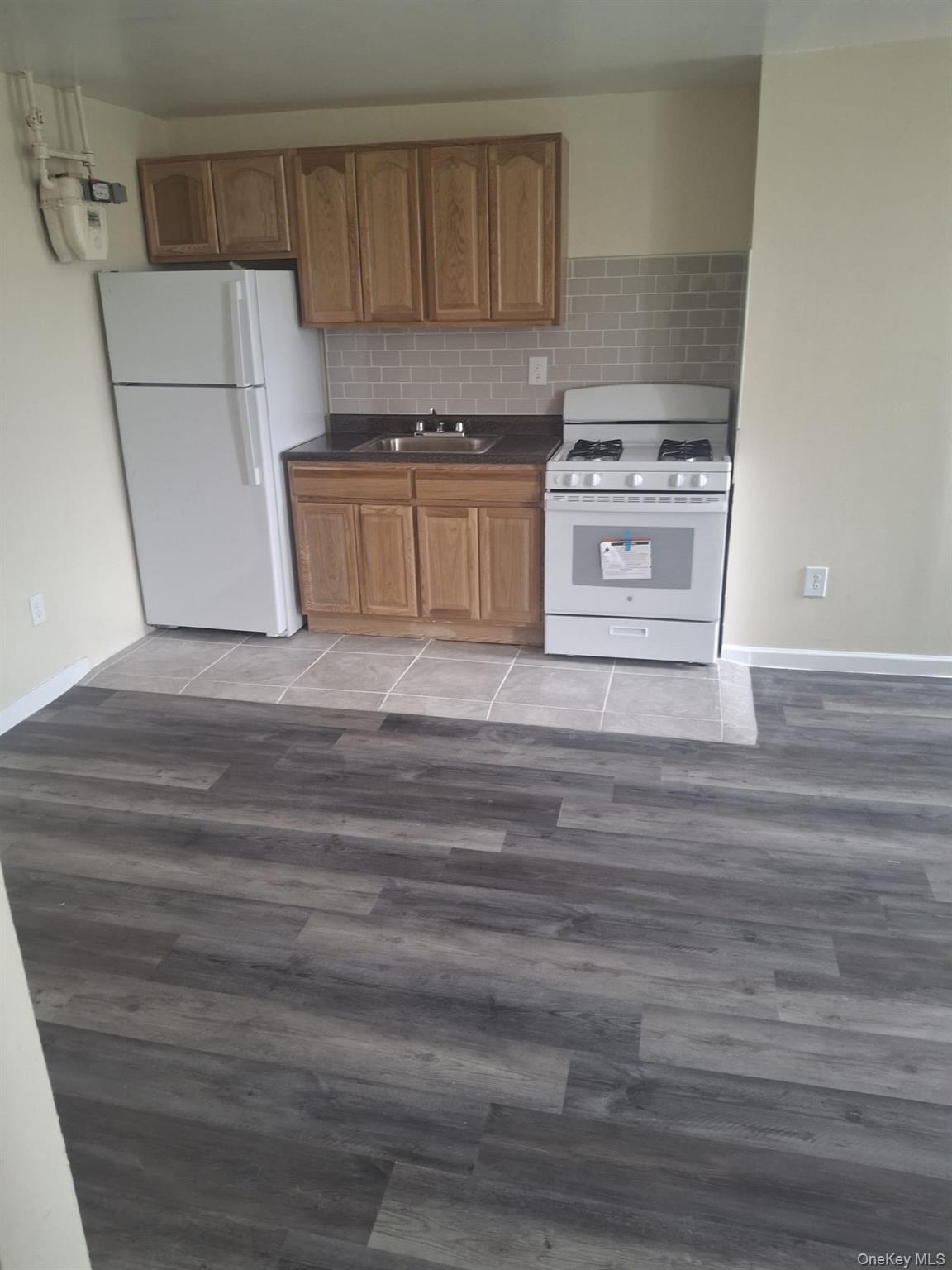 2015 Southern Blvd, Unit 8E photo 2