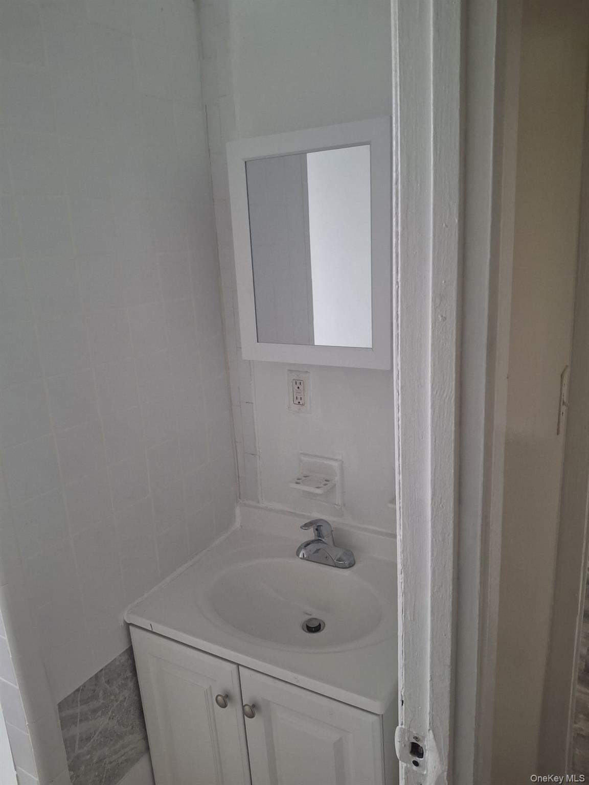 2015 Southern Blvd, Unit 8E photo 5