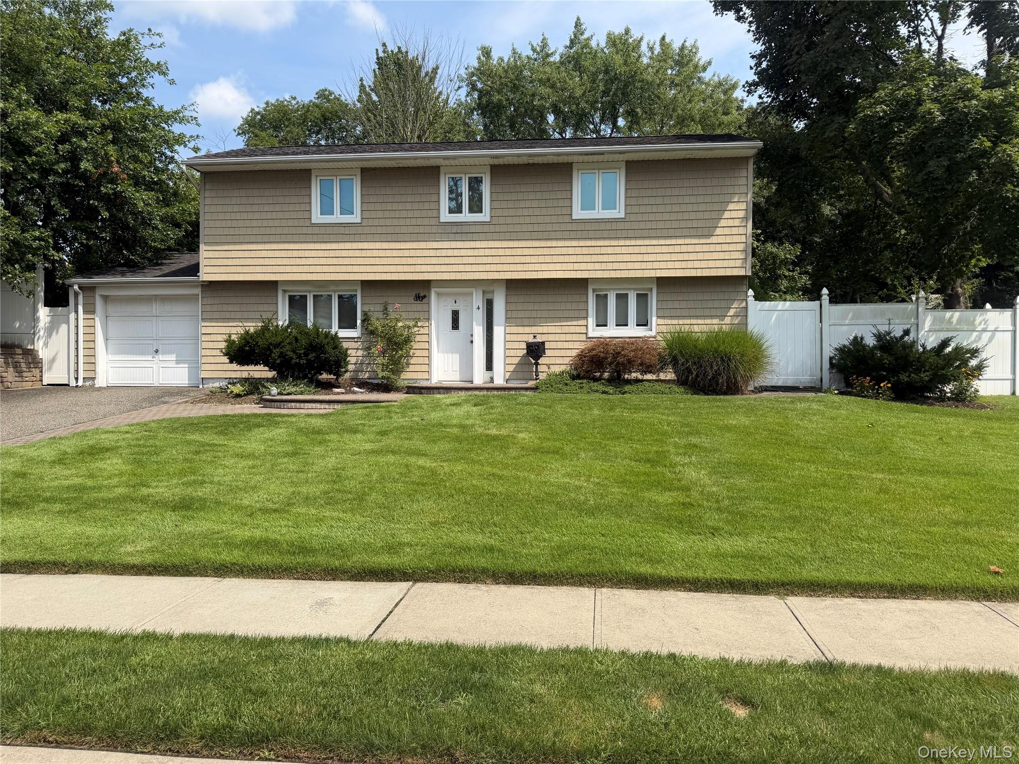 4 E Park Drive – For Sale
