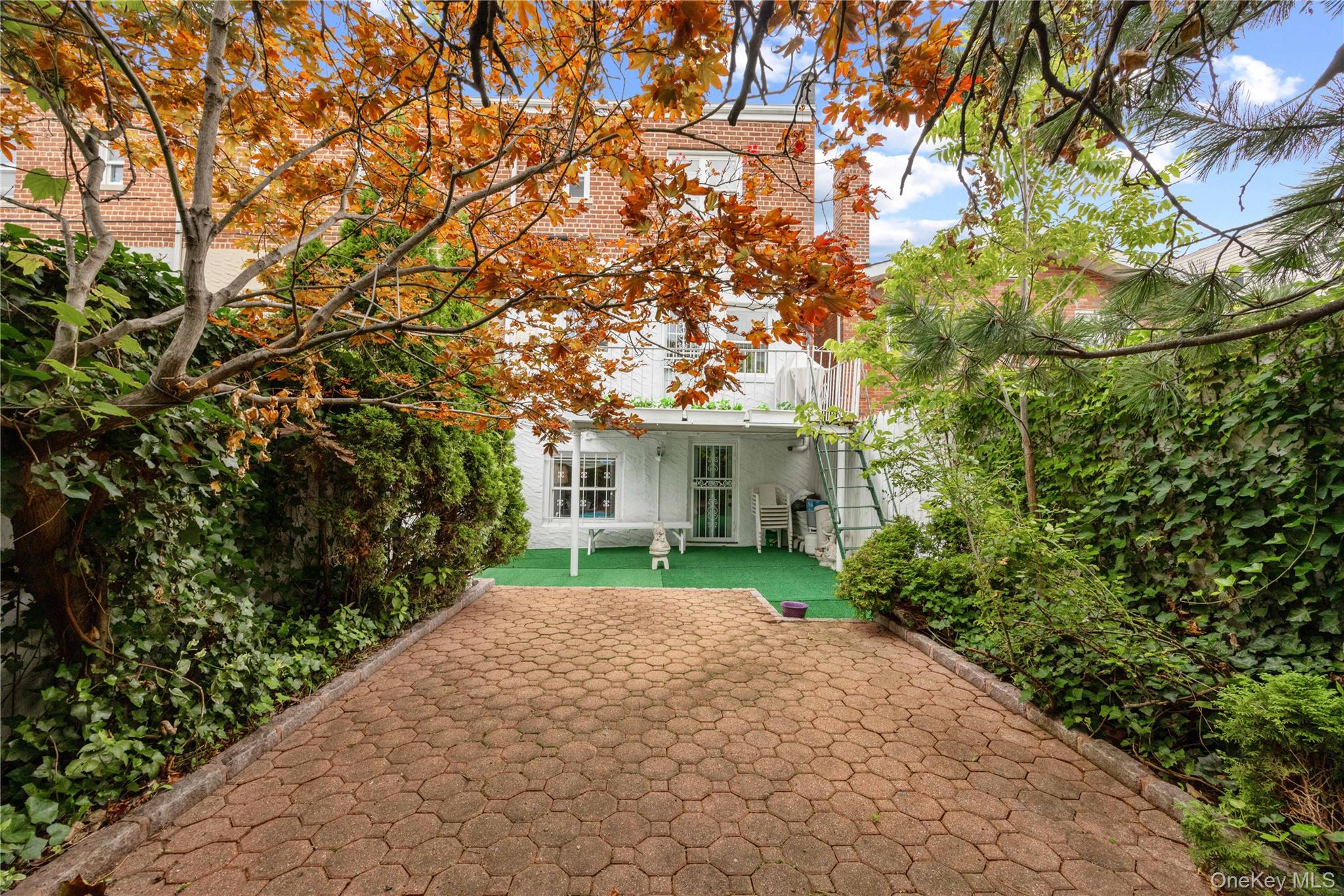 727 Hollywood Avenue – For Sale photo 37