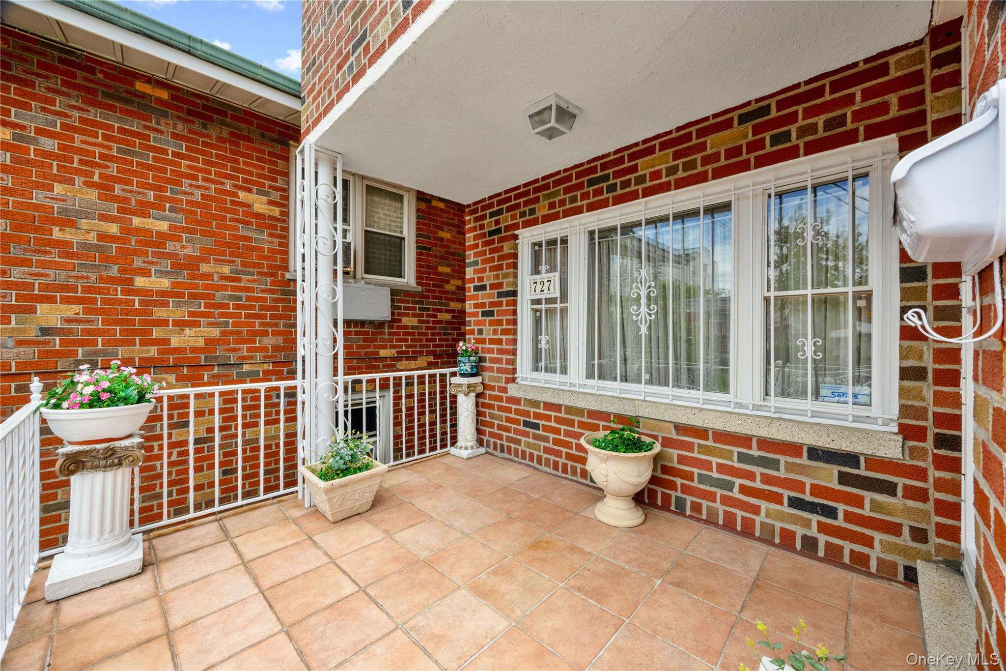727 Hollywood Avenue – For Sale photo 4