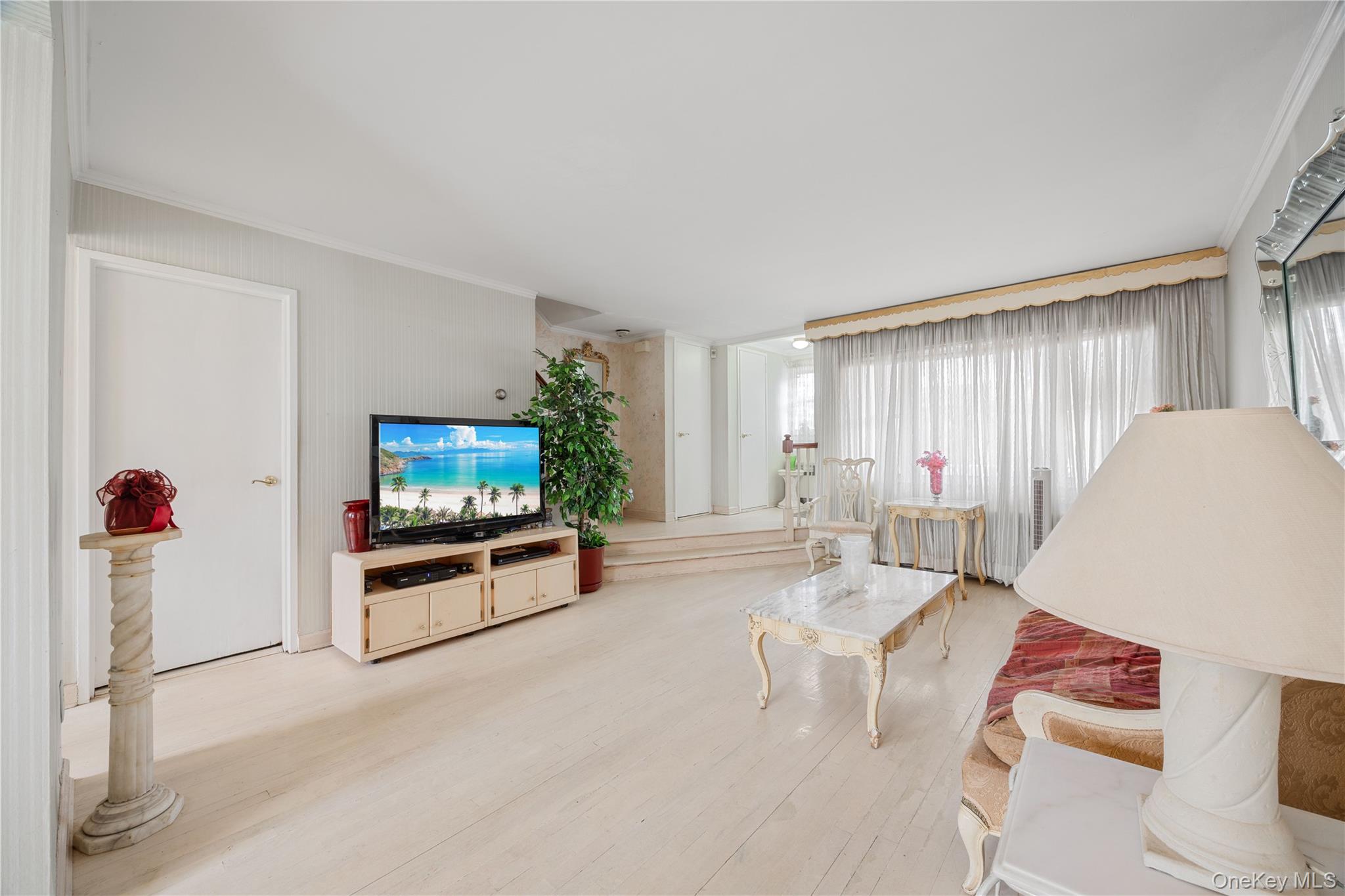 727 Hollywood Avenue – For Sale photo 10