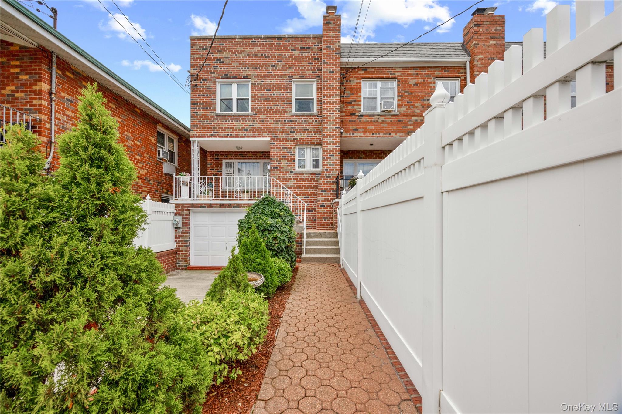 727 Hollywood Avenue – For Sale photo 3