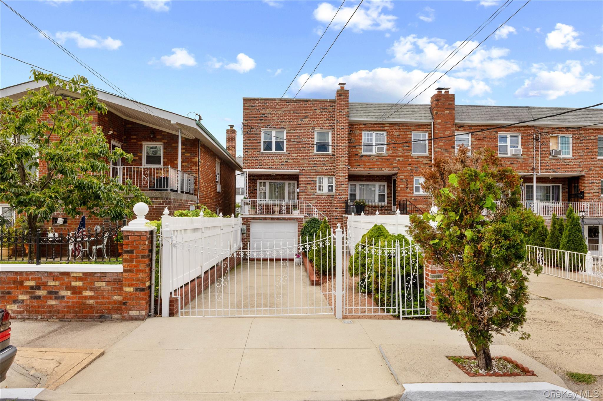 727 Hollywood Avenue – For Sale