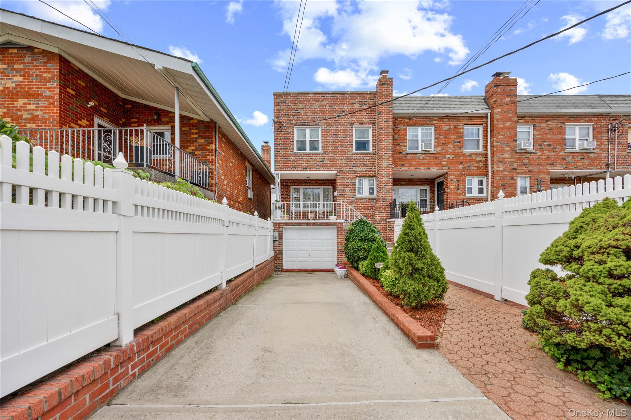 727 Hollywood Avenue – For Sale photo 2