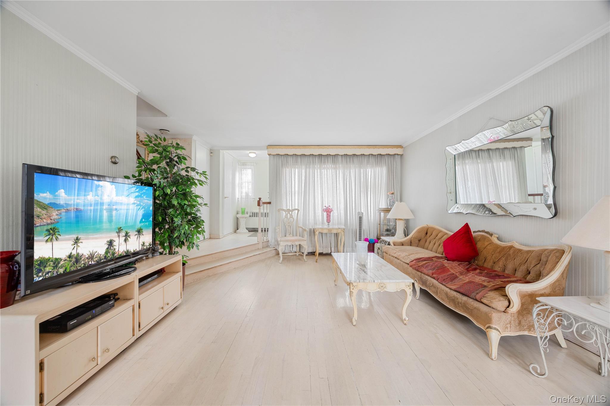 727 Hollywood Avenue – For Sale photo 9