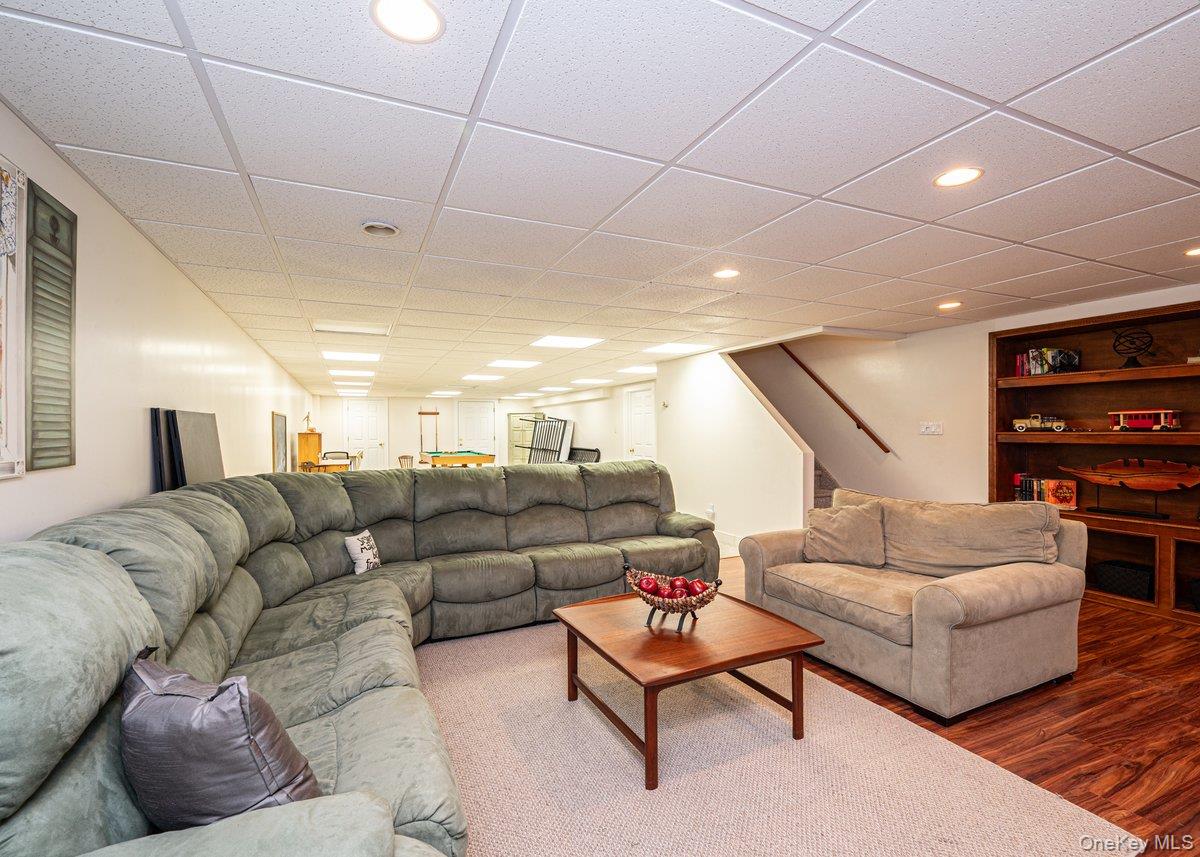 39 Creekside Drive – For Sale photo 34