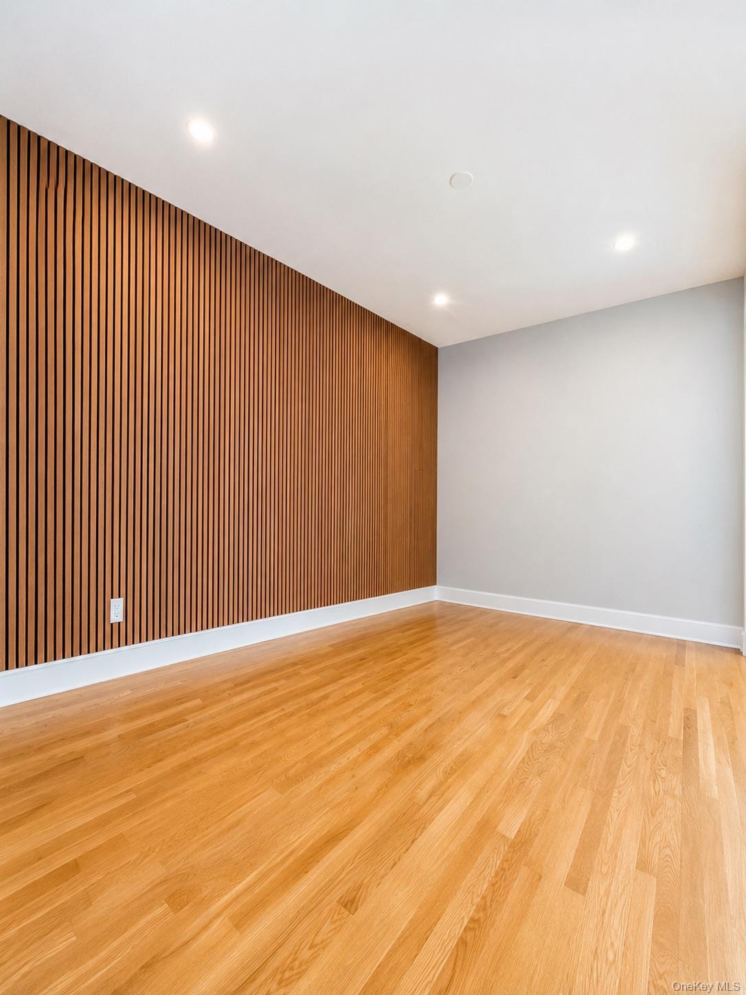 1 Iroquois Street E – For Rent photo 5