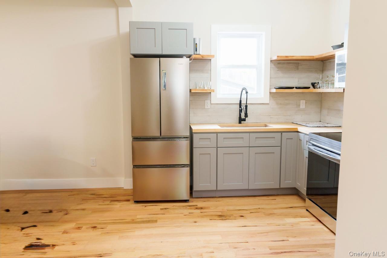 328 Columbia Street, Unit 1 photo 3