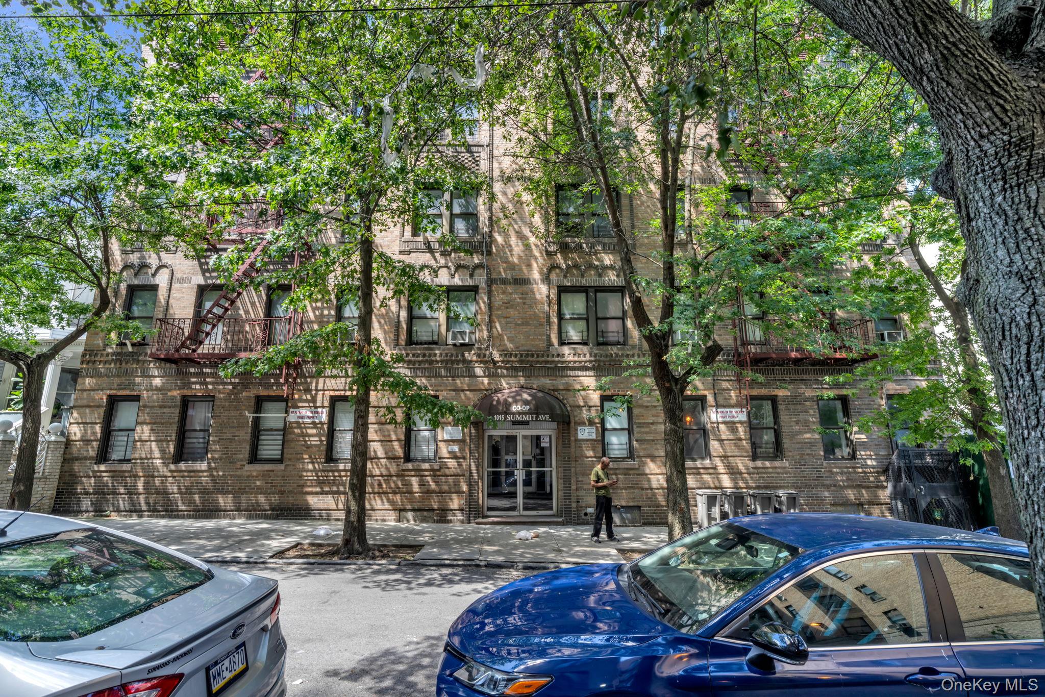 1015 Summit Avenue, Unit 6A