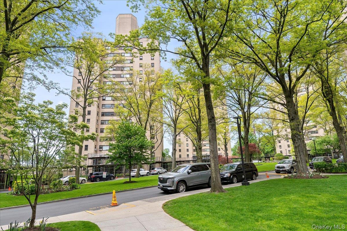 4 Fordham Hill Oval, Unit 16C photo 2