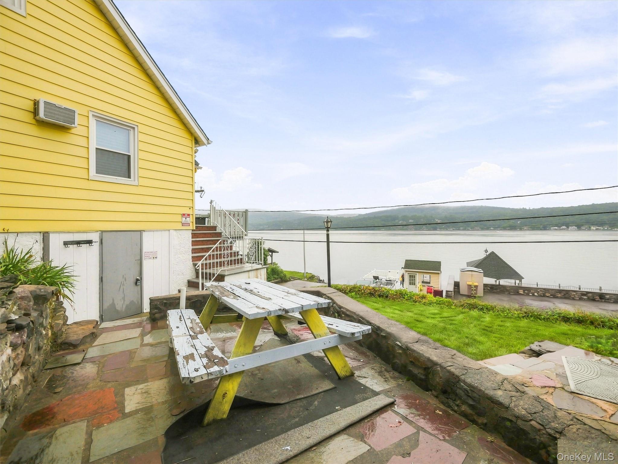 113 Lake Shore Road – For Sale photo 3