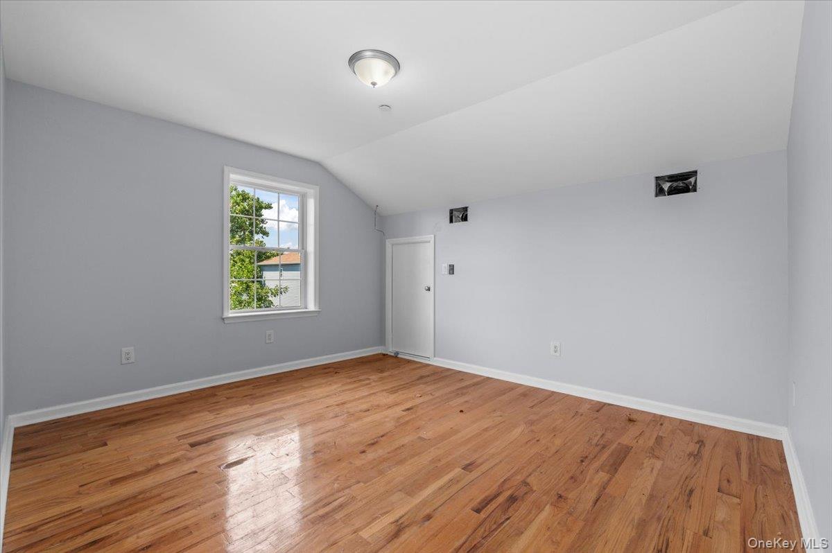 911 Hicksville Road – For Sale photo 16