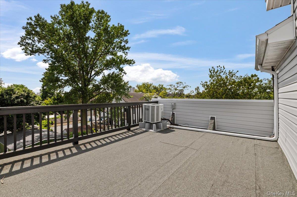 911 Hicksville Road – For Sale photo 18