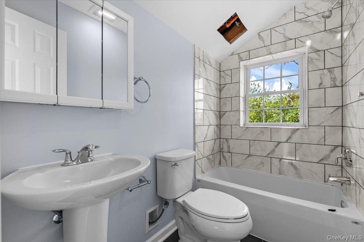 911 Hicksville Road – For Sale photo 17