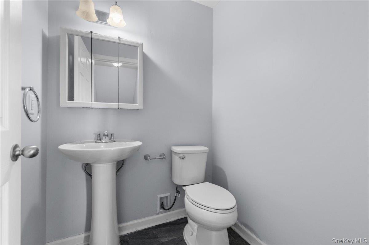 911 Hicksville Road – For Sale photo 7