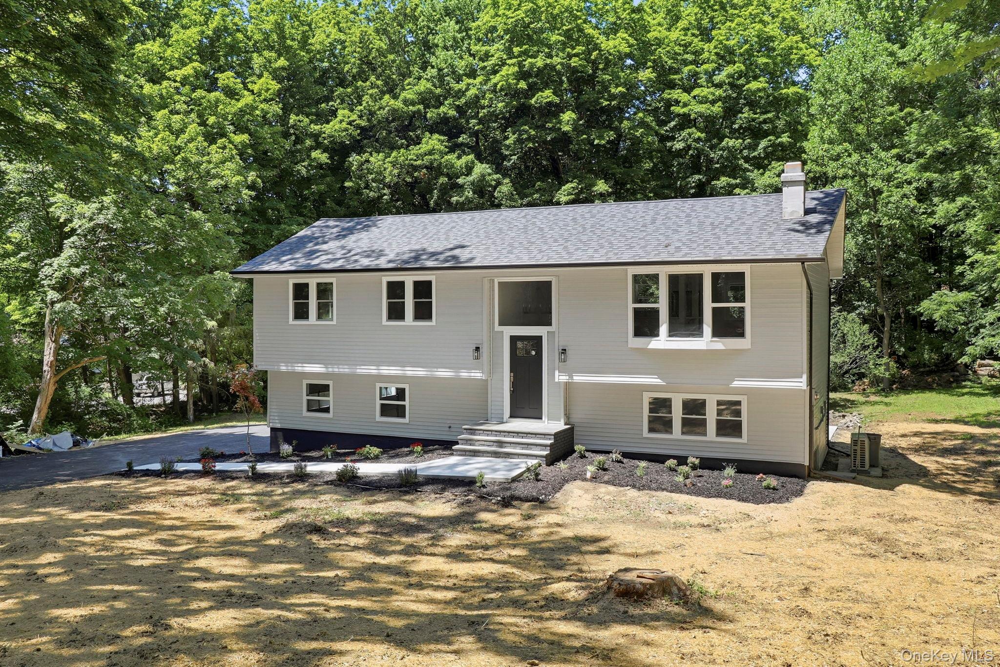 6 Vanessa Lane – For Sale photo 2