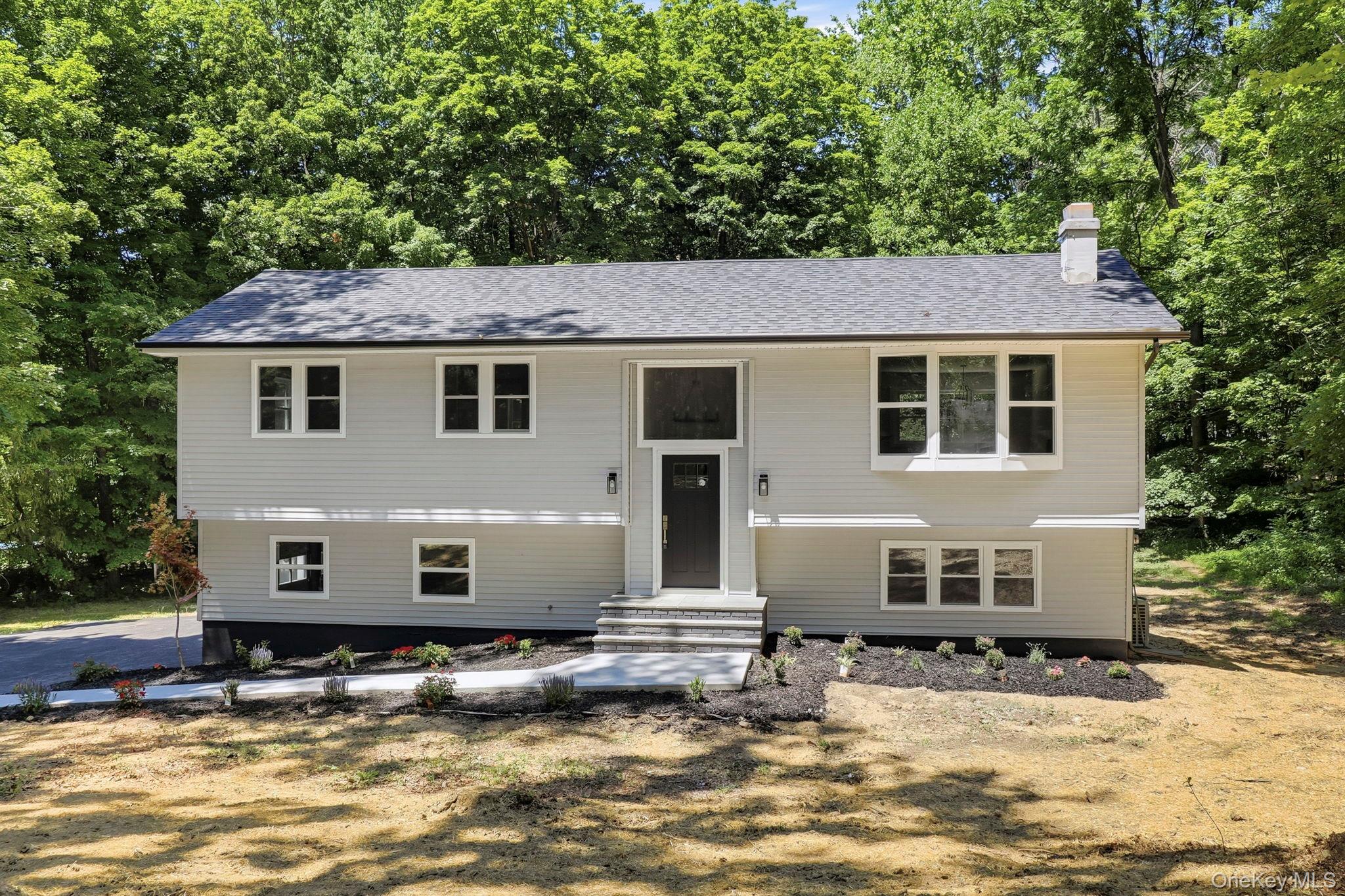 6 Vanessa Lane – For Sale