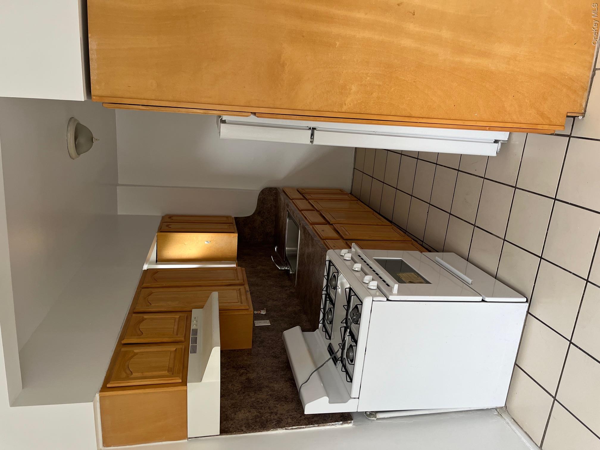 14014 Jewel Avenue – For Rent photo 3