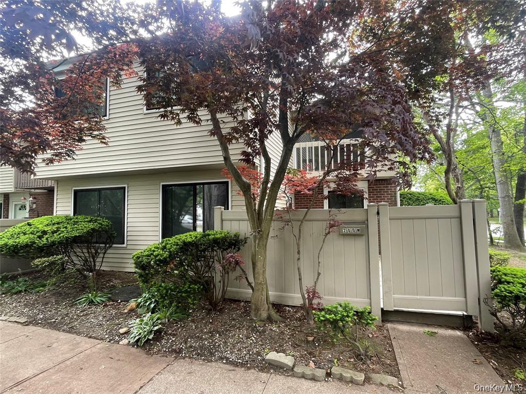 200 Springmeadow Drive, Unit M