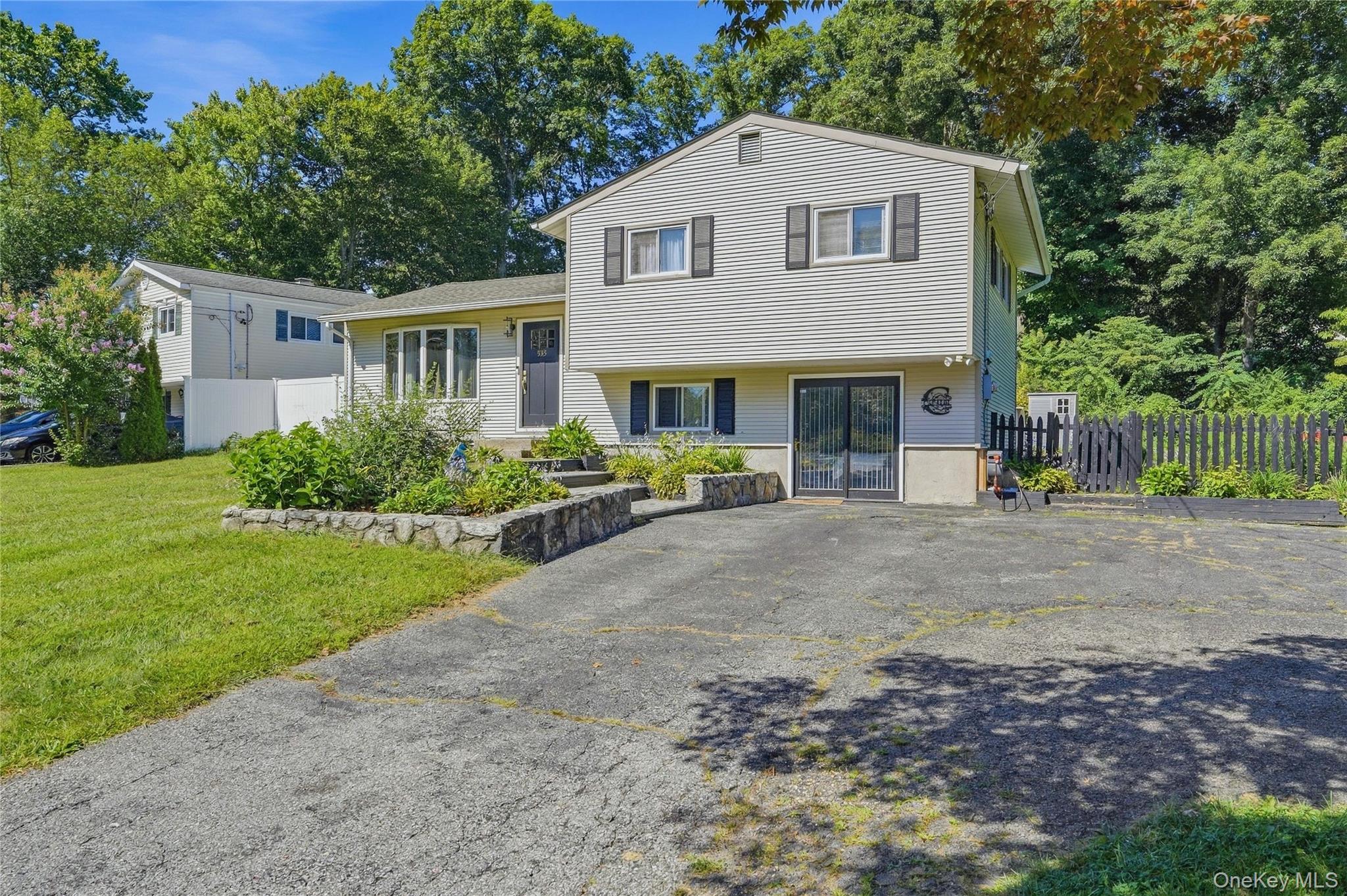 535 Westbrook Drive – For Sale photo 2