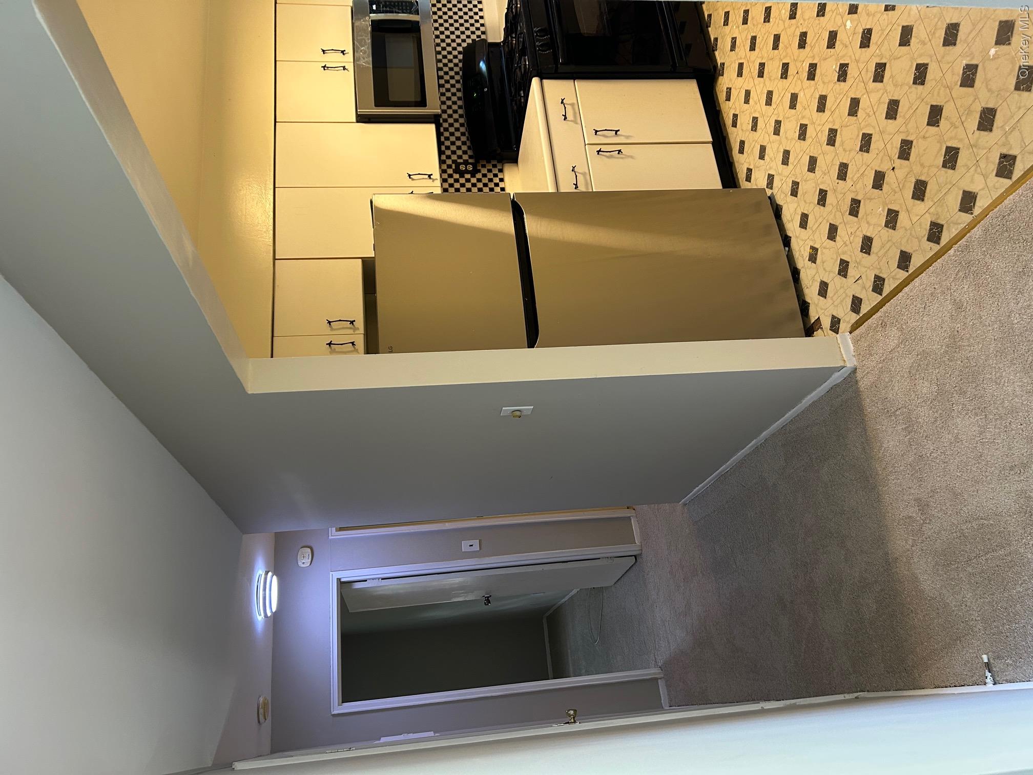 220 Sneden Place, Unit 220 photo 2