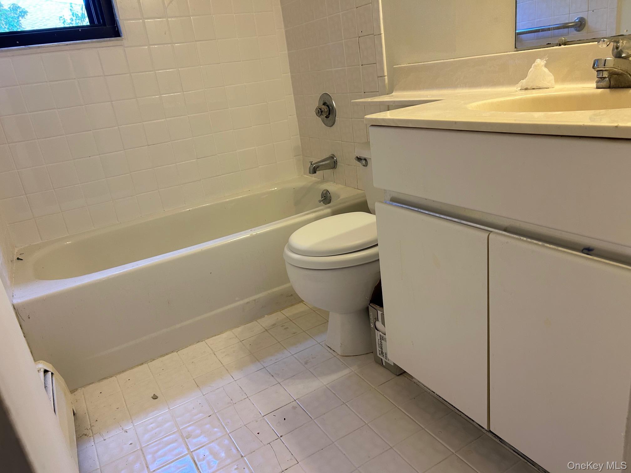220 Sneden Place, Unit 220 photo 33