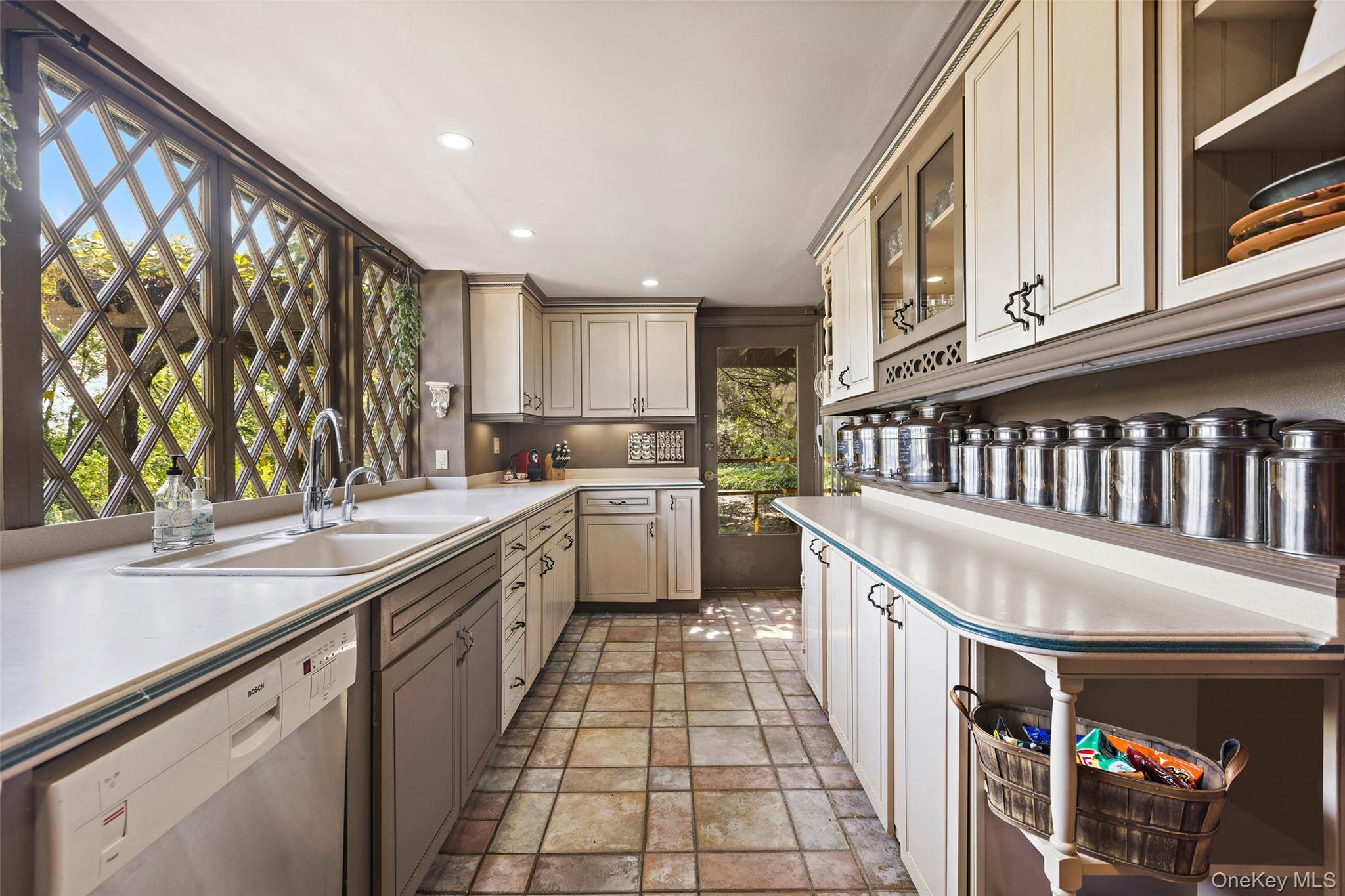 924 Route 9W S – For Sale photo 12